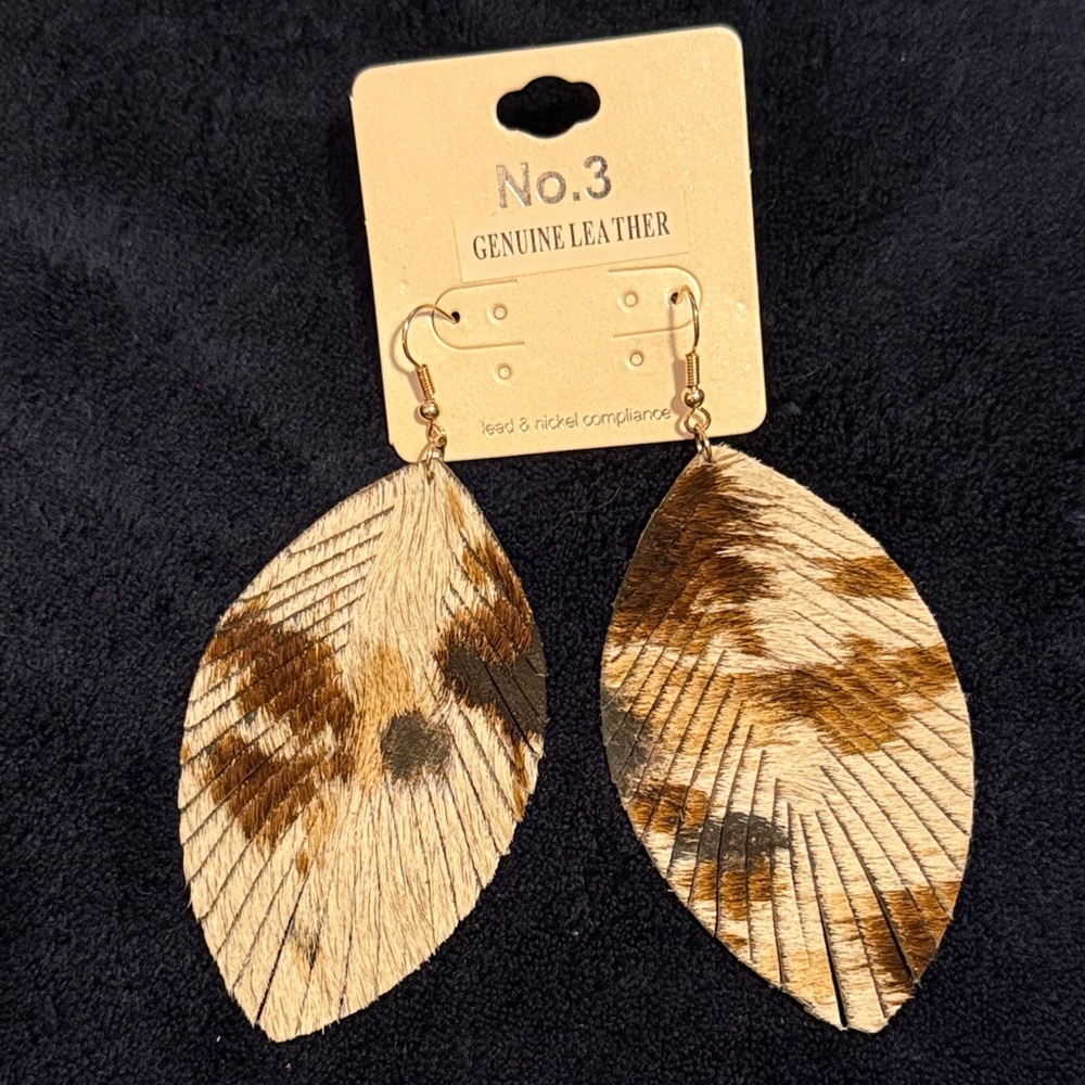 ๐ป No. 3 โGenuine Leatherโ Feather Look Dangle Earrings